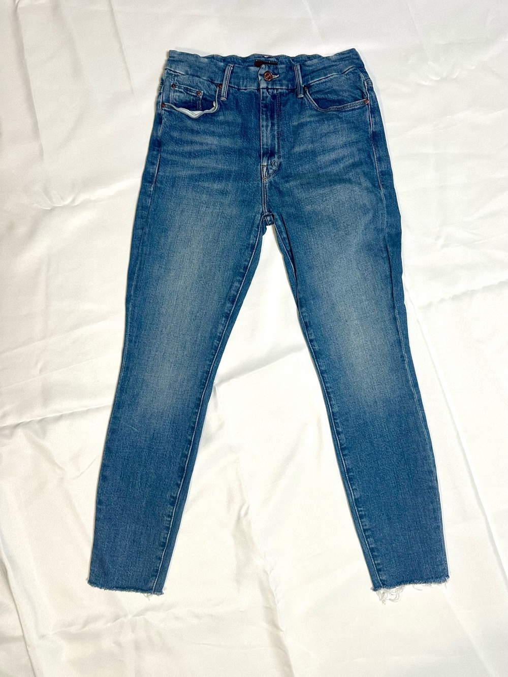 MOTHER High Waisted Looker Ankle Fray Jeans in Wander Dust